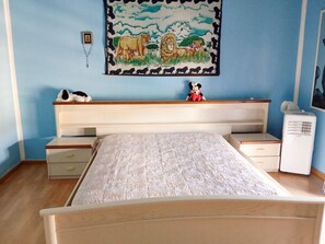 2 bedrooms, bed sheets