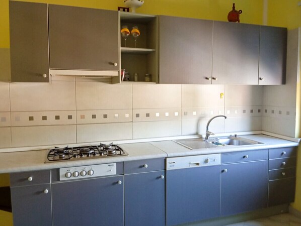 Fridge, stovetop, coffee/tea maker, cookware/dishes/utensils