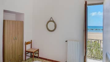 2 Schlafzimmer, Schreibtisch, Bettwäsche