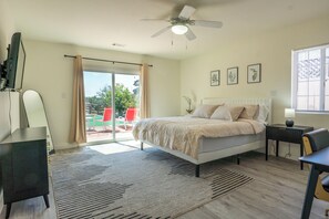 4 bedrooms, desk, iron/ironing board, free WiFi