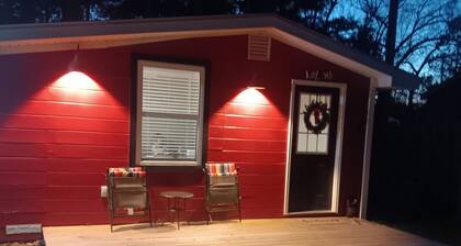Charming cabin 1 mile from Houghton Lake
