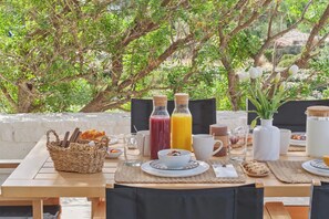 Villa | Outdoor dining