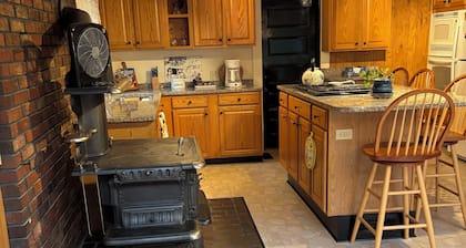 Welcoming 1-bedroom farmhouse on Mount Desert Island