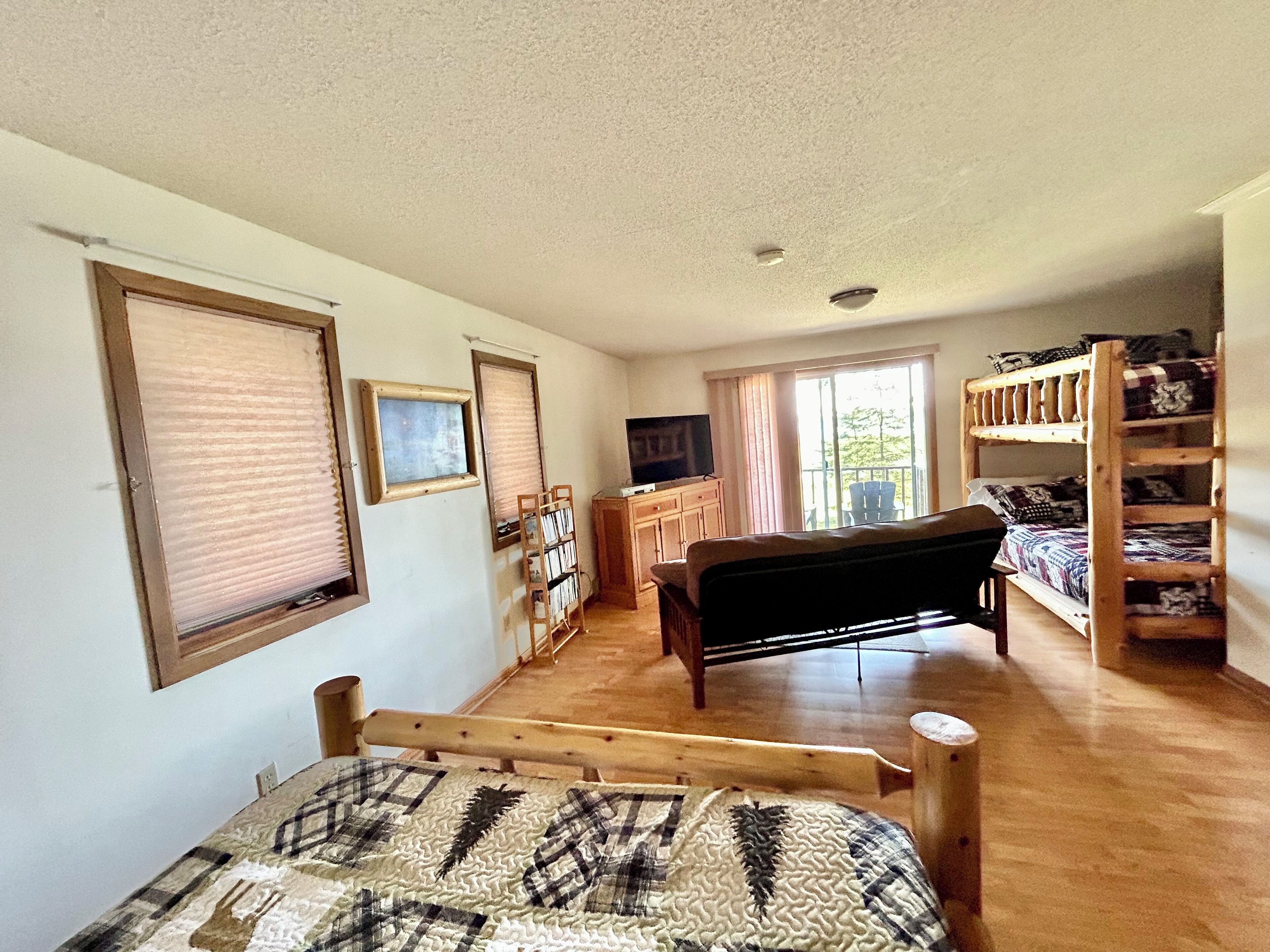 4 bedrooms, travel crib, free WiFi, bed sheets
