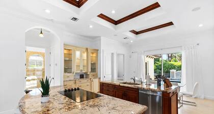Luxurious 5BR/3BA Lakefront Villa near Beach