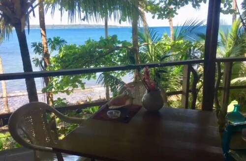 Waterfront 2-bedroom house in delightful Bastimentos Island with WiFi