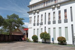 Unclassified image, 3 of 40, button - Hotel Grand Bromo Pacitan (Pacitan)