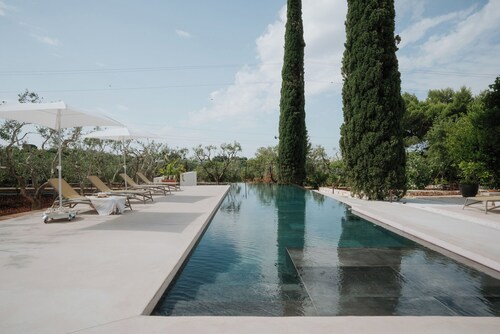 Villa Galeone Stylish design & infinity pool 16mx4m Ostuni