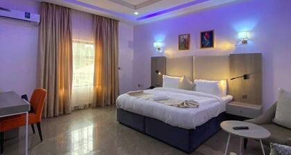 Marchforte-Courtyard Hotel