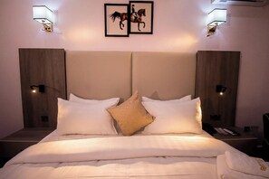 Habitación Deluxe, balcón | Escritorio, espacio para trabajar con un portátil, wifi gratis