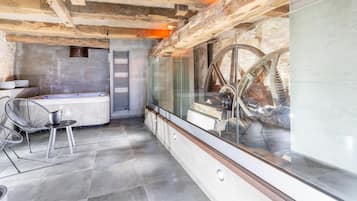 House | Spa treatment