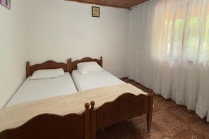 3 bedrooms, iron/ironing board, bed sheets - Celnik Goduni Bungalow- 3 Bedrooms- Pet Friendly (Divjakë)