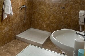 Hus | Bad | Dusj og håndklær