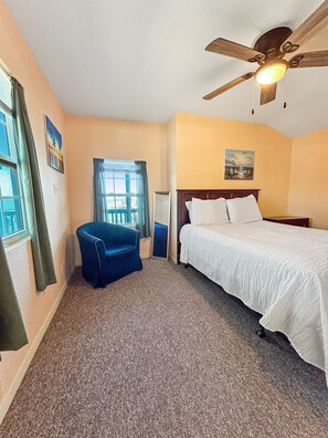 3 habitaciones, tabla de planchar con plancha, internet y ropa de cama 