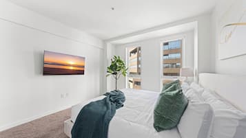 2 bedrooms, desk, iron/ironing board, travel crib