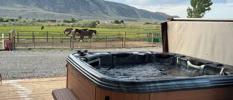 Outdoor spa tub