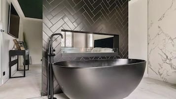 4 bedrooms, iron/ironing board, travel cot, WiFi