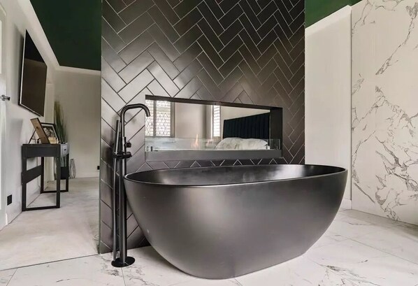 4 chambres, fer et planche à repasser, lit parapluie, Wi-Fi