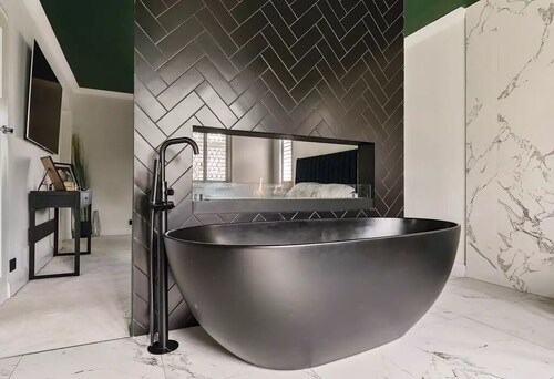 Country Manor in Horsham: Heated Pool and Swim Spa, Games Room, Cinema