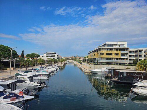 Appart 6 couchages, terrasse 60m²,  commerces et plage à 2min à pied ( +/- 150m)