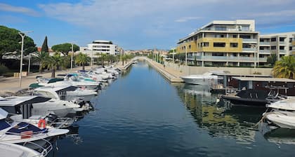 6-bed apartment, 60m² terrace, 2-minute walk to shops and beach (+/- 150m)
