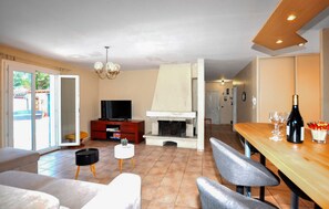 Interior - Awesome home in Saleilles (Saleilles)