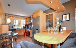 Kühlschrank, Ofen, Herdplatte, Geschirrspüler