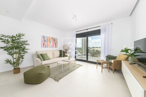 Smart TV - Classy Golf Retreat, unique venue, small dogs welcome - by Oyoostays (Pilar de la Horadada)