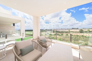 Terrace/patio - Classy Golf Retreat, unique venue, small dogs welcome - by Oyoostays (Pilar de la Horadada)