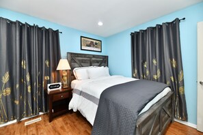 3 slaapkamers, een strijkplank/strijkijzer, wifi, beddengoed