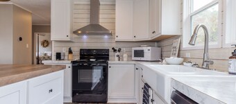 Farmhouse inspired 3-bedroom open concept house with panoramic views!