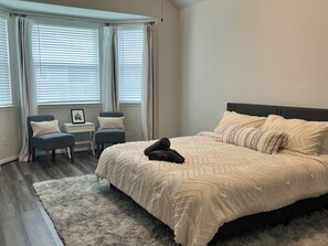 4 bedrooms, iron/ironing board, WiFi, bed sheets