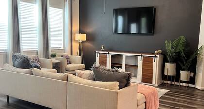 Modern Family-Friendly Oasis Near Houston