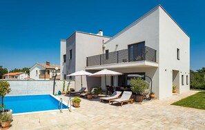 Pool - Beautiful home in Porec (Porec)