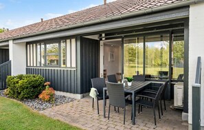 Outdoor dining - Lovely home in Gjern with sauna (Gjern)