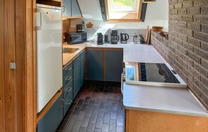 Fridge, stovetop, coffee/tea maker
