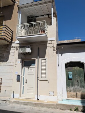 Exterior detail - Relax and Style Just Steps from the Sea (Avola)
