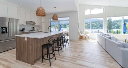 Lake Cowichan Lookout | Lakefront | Hot Tub | Pets