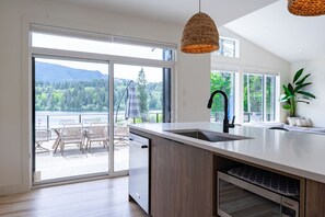 ثلاجة، ميكروويف، فرن، موقد طهي مسطح