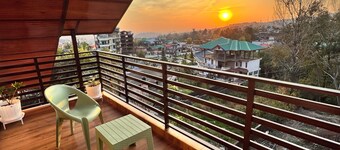 Attic Breeze 2BR -Mountain Villa