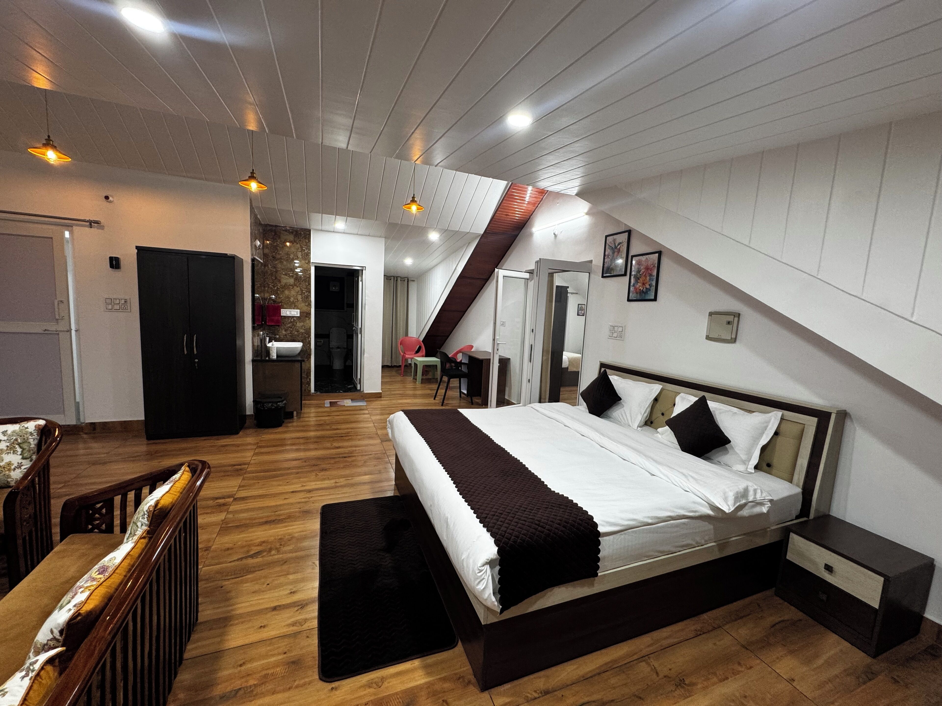 2 chambres, fer et planche à repasser, Wi-Fi, draps fournis