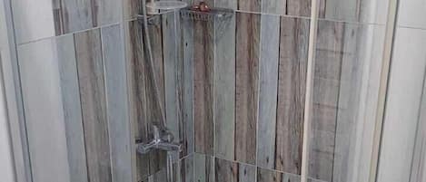 Classic Twin Room, Balcony | Bathroom | Shower, hair dryer, towels, soap