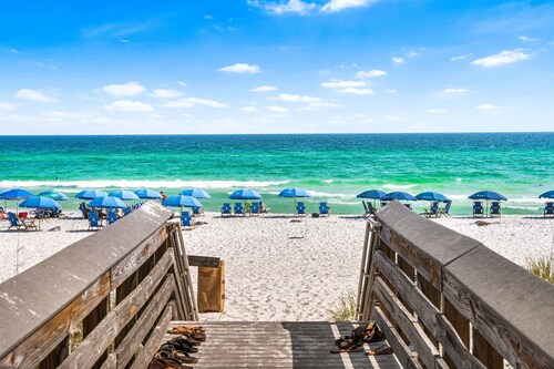 Luxury Across from Beach: Private Pool, Dog Friendly, No Main Roads, 4 Kings