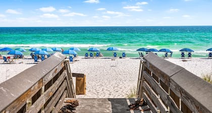 Luxury Across from Beach: Private Pool, Dog Friendly, No Main Roads, 4 Kings