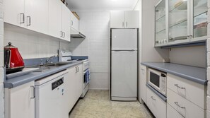 Micro-ondes, four, plaque de cuisson, lave-vaisselle