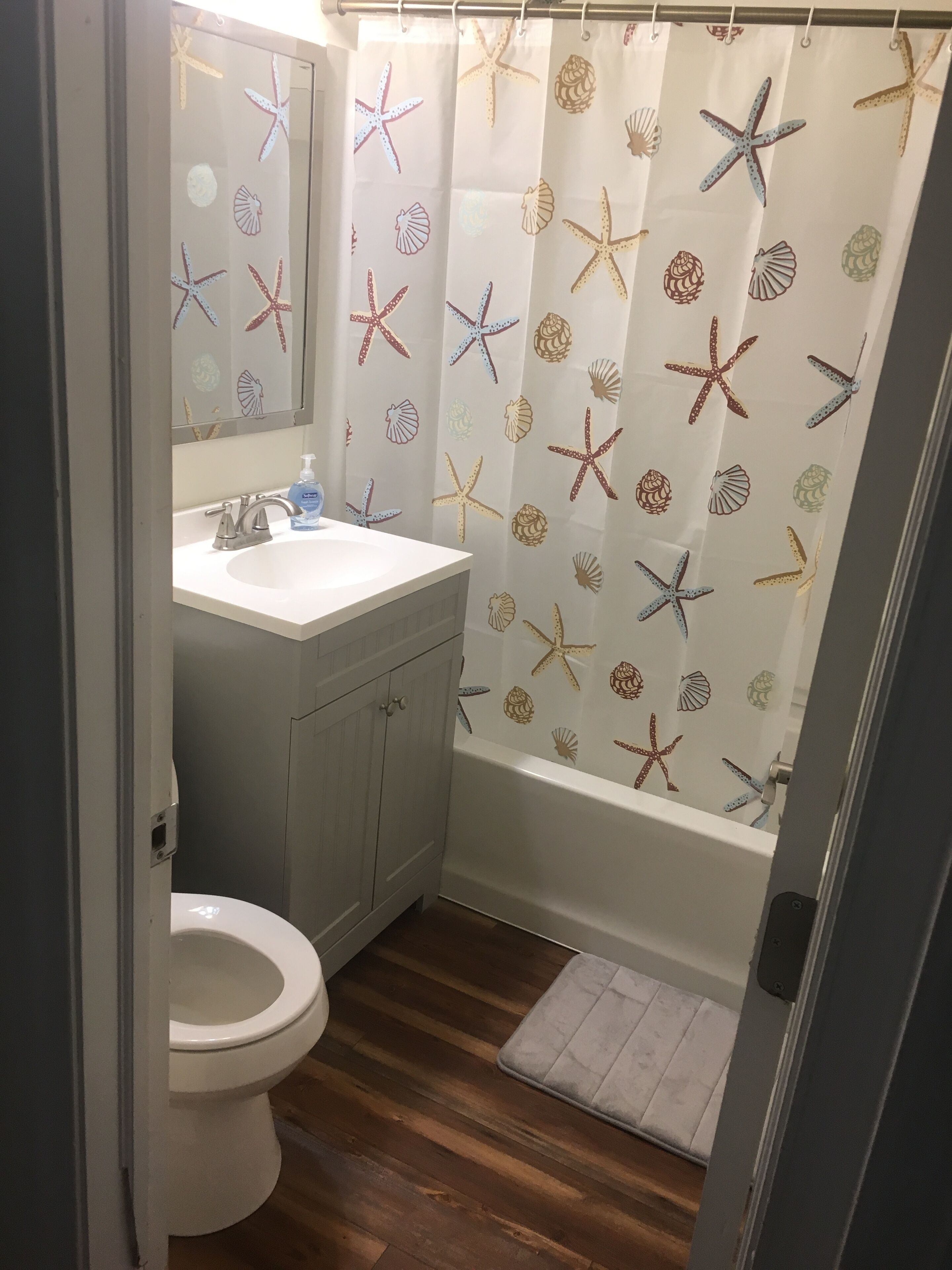 Serviettes fournies, papier de toilette