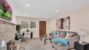 Living area - Remodeled 3BR | Walk to Kings Beach | Sleeps 7 (Kings Beach)