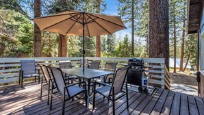 Outdoor dining - Remodeled 3BR | Walk to Kings Beach | Sleeps 7 (Kings Beach)