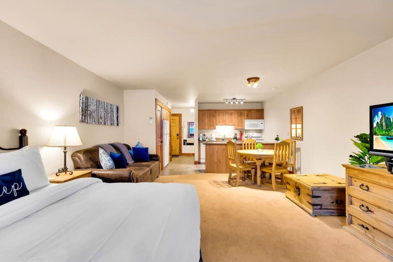 Desk, iron/ironing board, free WiFi, bed sheets