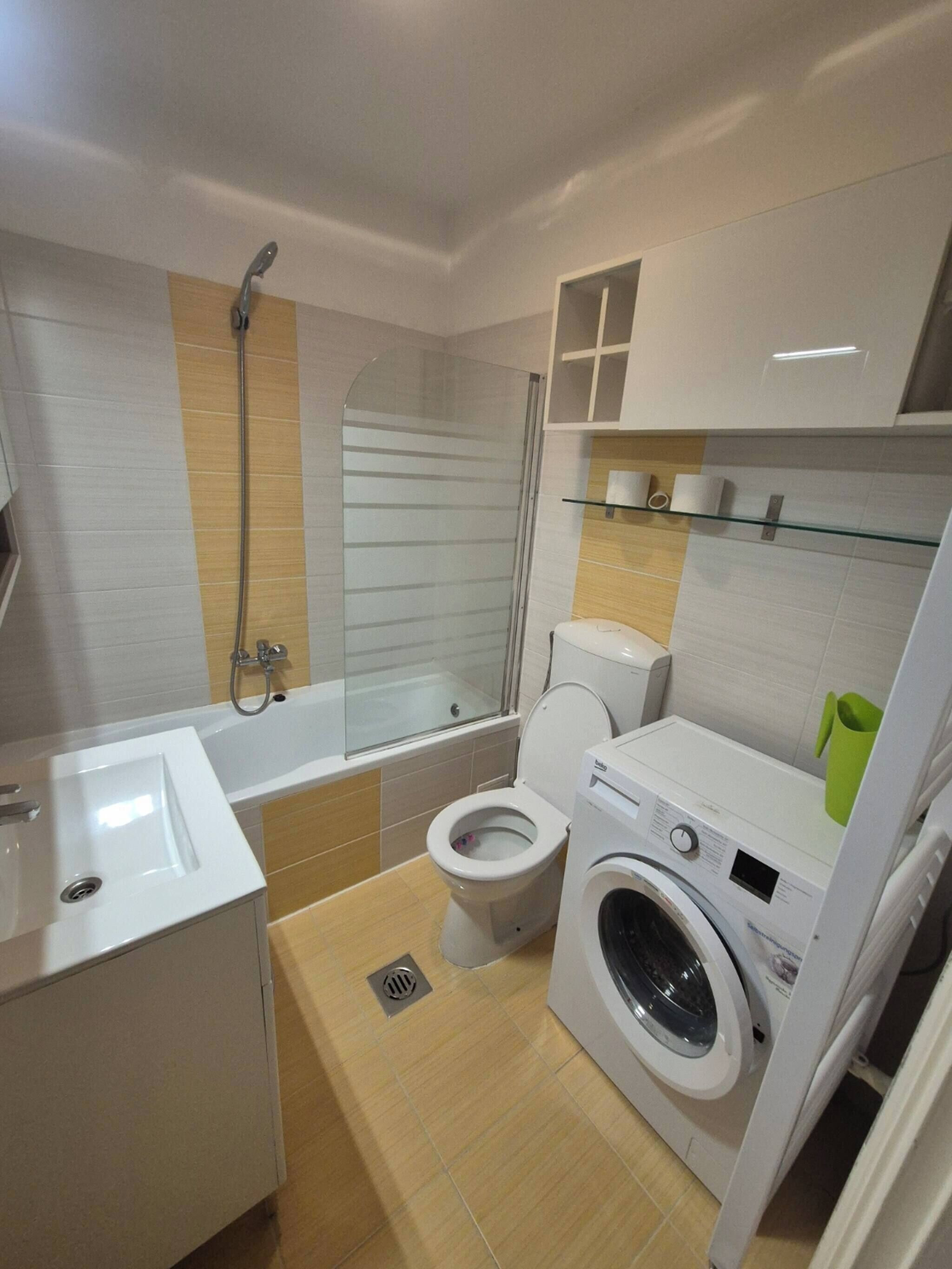 Apartment, 2 Bedrooms, Smoking | Laundry